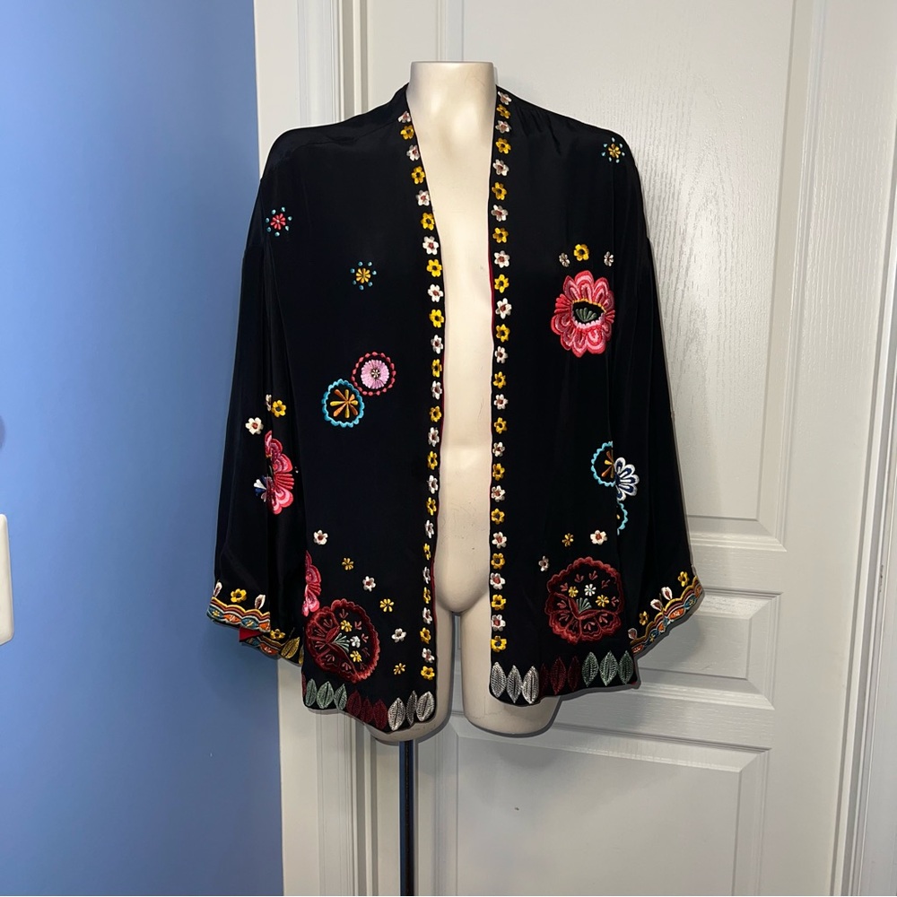100% Silk Lordand Taylor Kimono with Colorful Embroidery & red lining size M